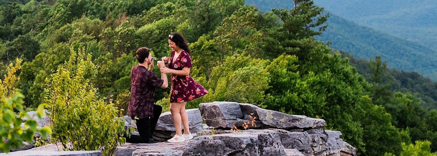 A man proposes to his girlfriend near Charlottesville VA